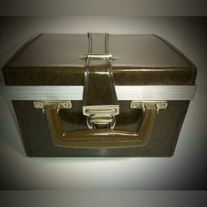 8 Track Carry Case 12 Slotted Leather with Red Felt Lining Vintage 70s 8-Tracks